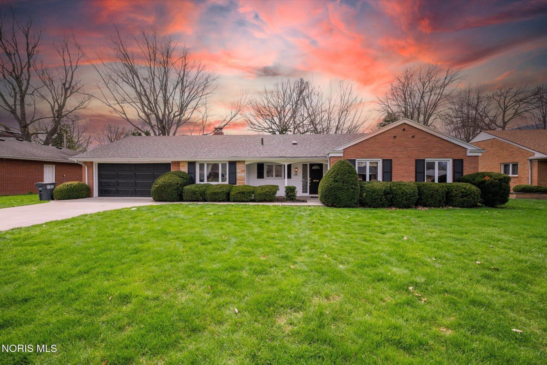 2274 W Country Club Parkway, Toledo, OH 43614 Main Photo