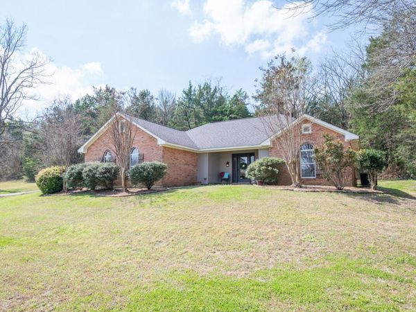 1419 Cedar Creek, Starkville, MS 39759