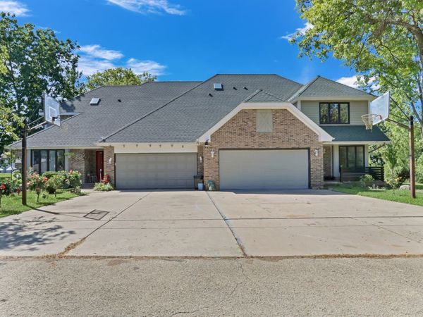 3947 Blackstone Avenue , Gurnee, IL 60031