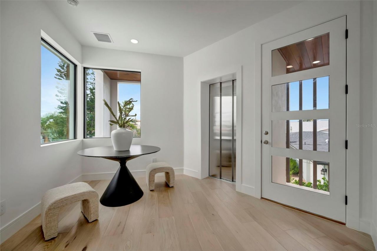 7176 S Shore Drive S, Saint Petersburg, FL 33707 Photo