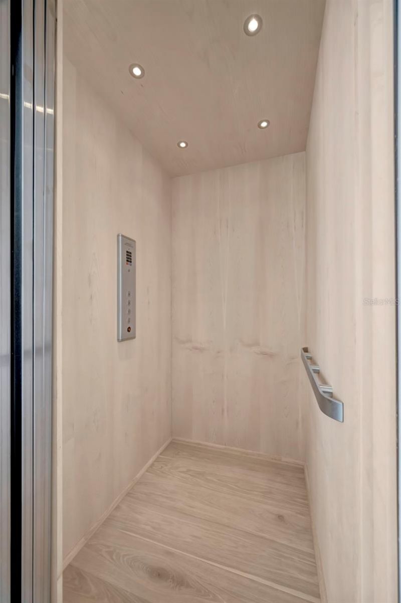 7176 S Shore Drive S, Saint Petersburg, FL 33707 Photo