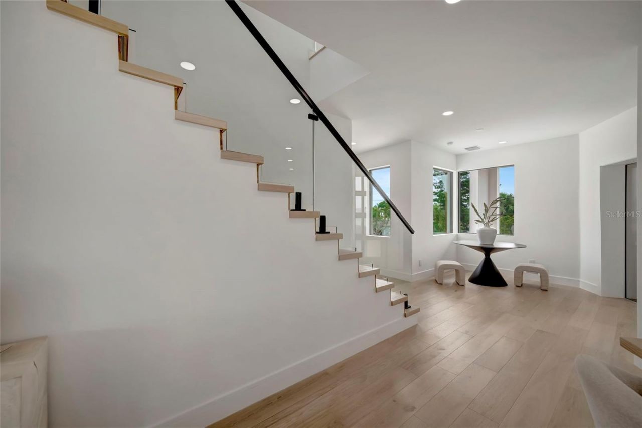 7176 S Shore Drive S, Saint Petersburg, FL 33707 Photo