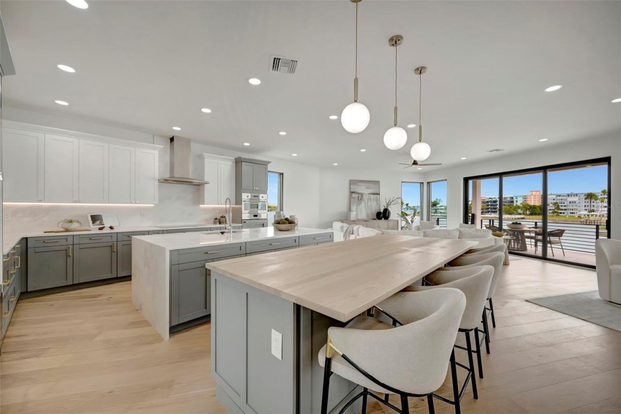 7176 S Shore Drive S, Saint Petersburg, FL 33707 Photo