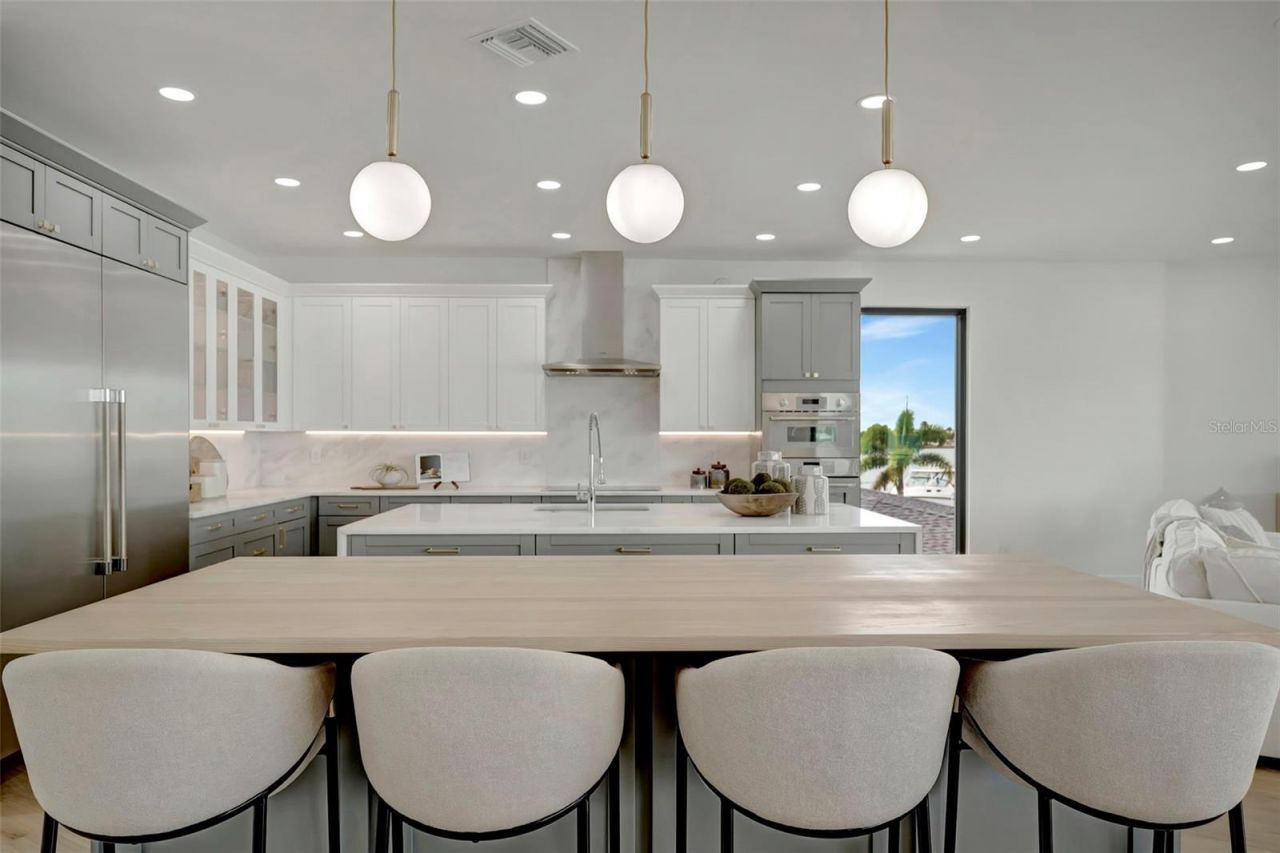 7176 S Shore Drive S, Saint Petersburg, FL 33707 Photo