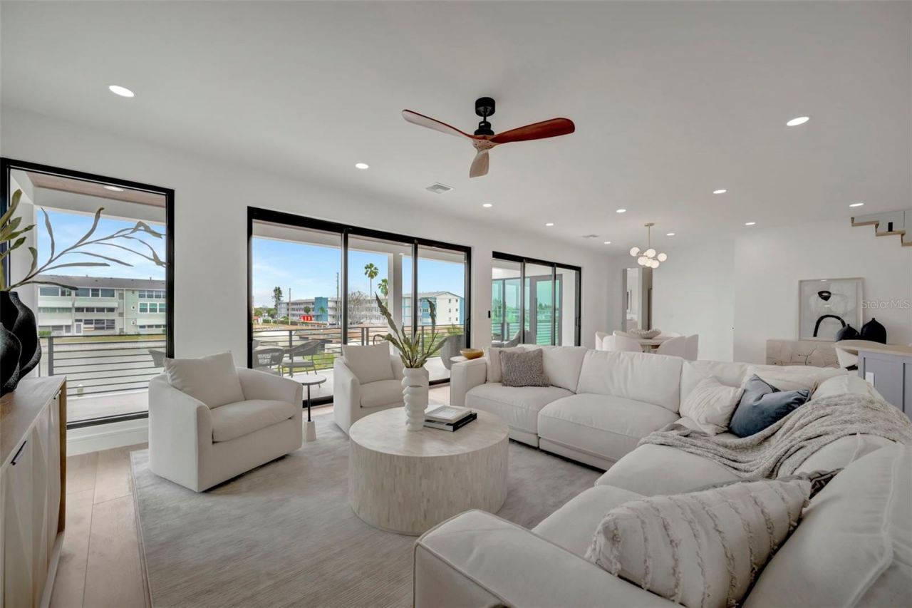 7176 S Shore Drive S, Saint Petersburg, FL 33707 Photo