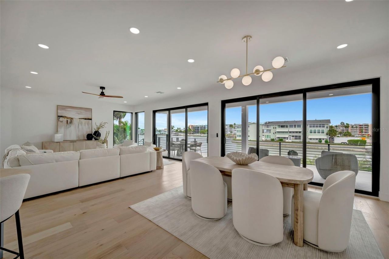 7176 S Shore Drive S, Saint Petersburg, FL 33707 Photo