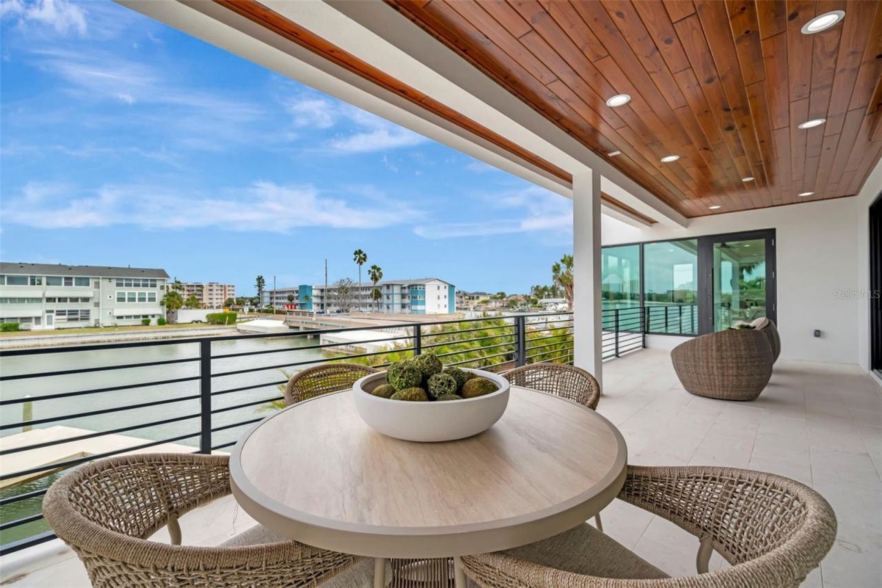 7176 S Shore Drive S, Saint Petersburg, FL 33707 Photo