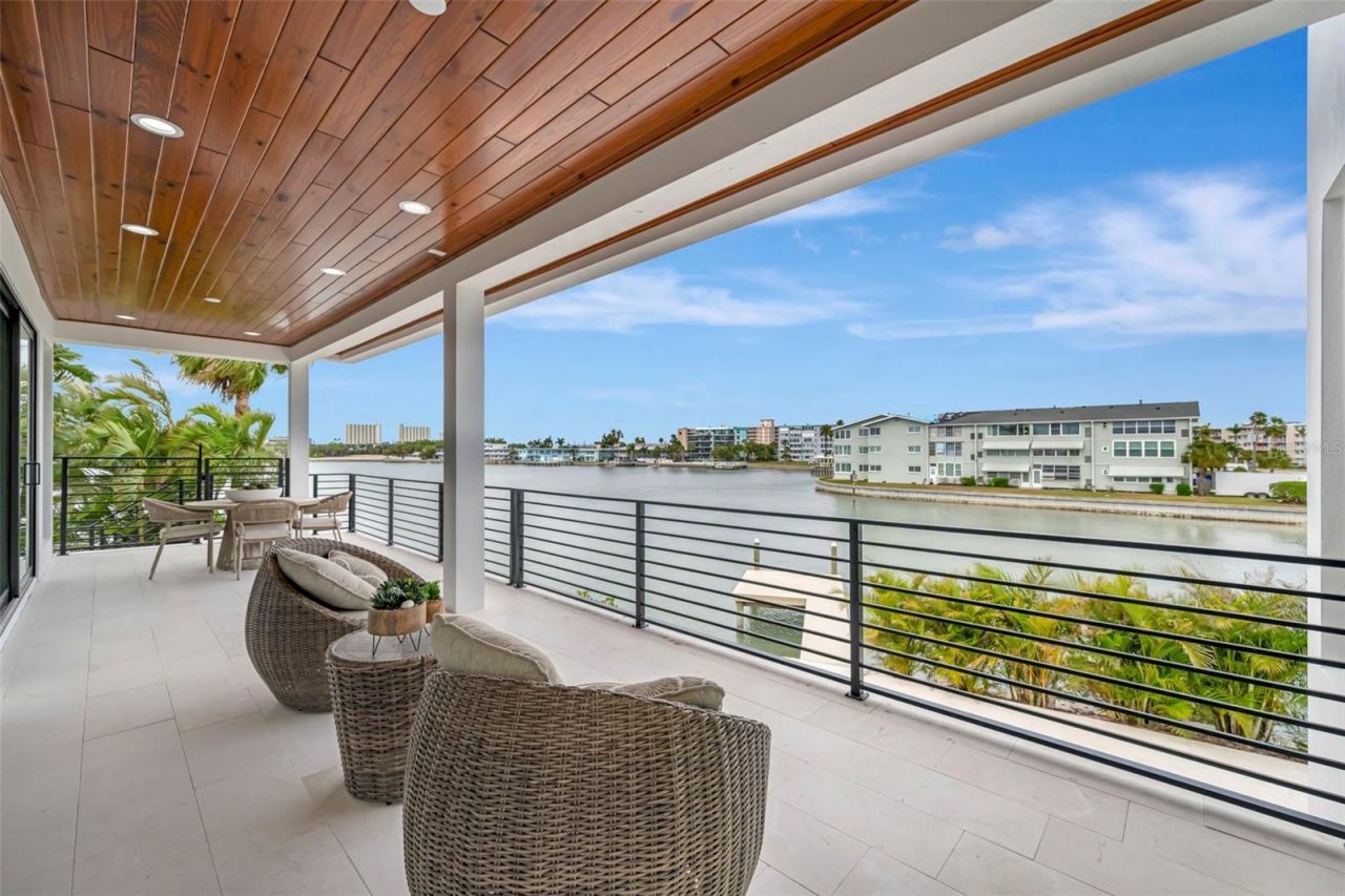 7176 S Shore Drive S, Saint Petersburg, FL 33707 Photo