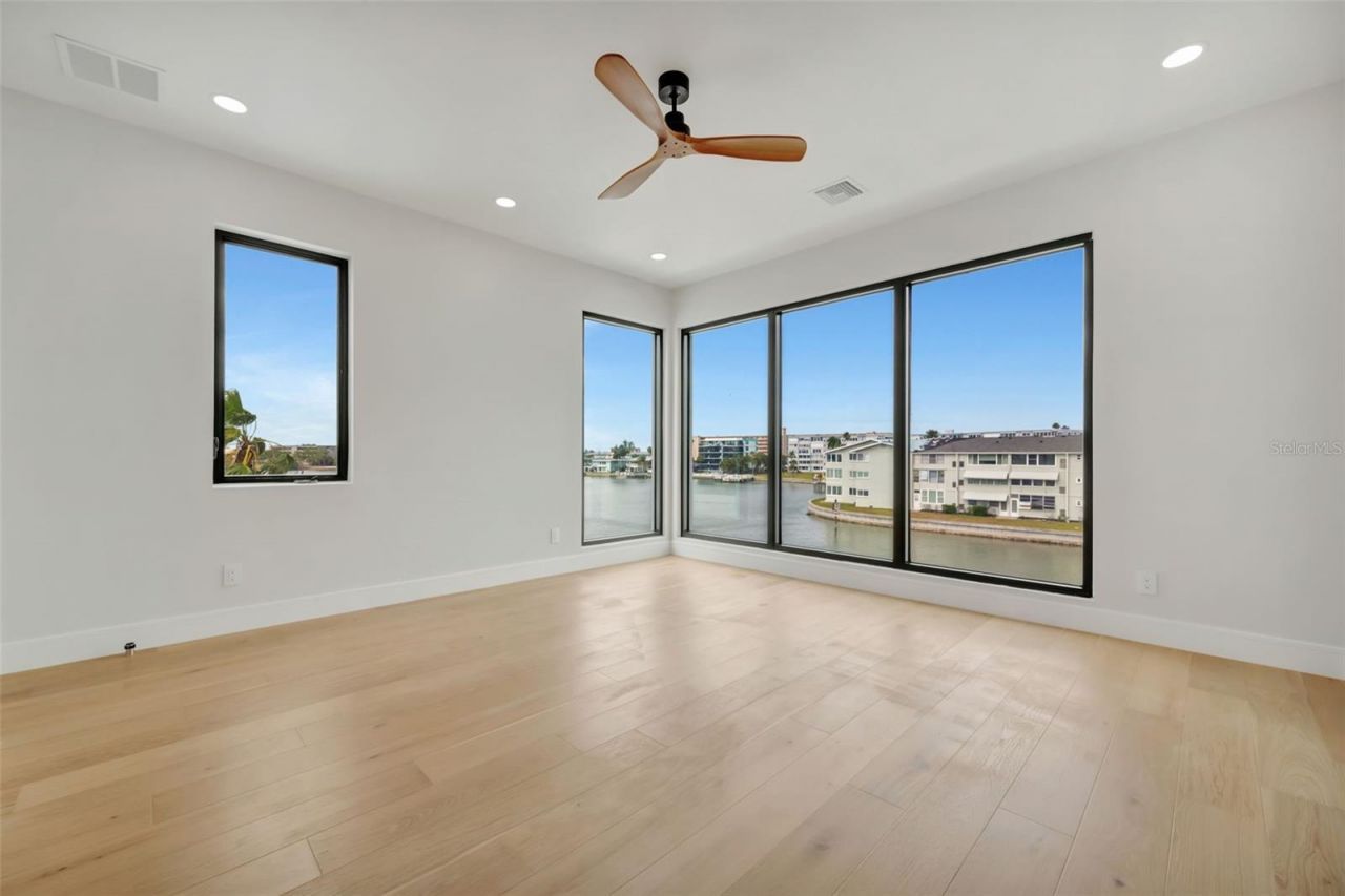 7176 S Shore Drive S, Saint Petersburg, FL 33707 Photo