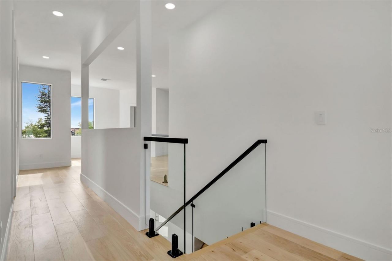 7176 S Shore Drive S, Saint Petersburg, FL 33707 Photo