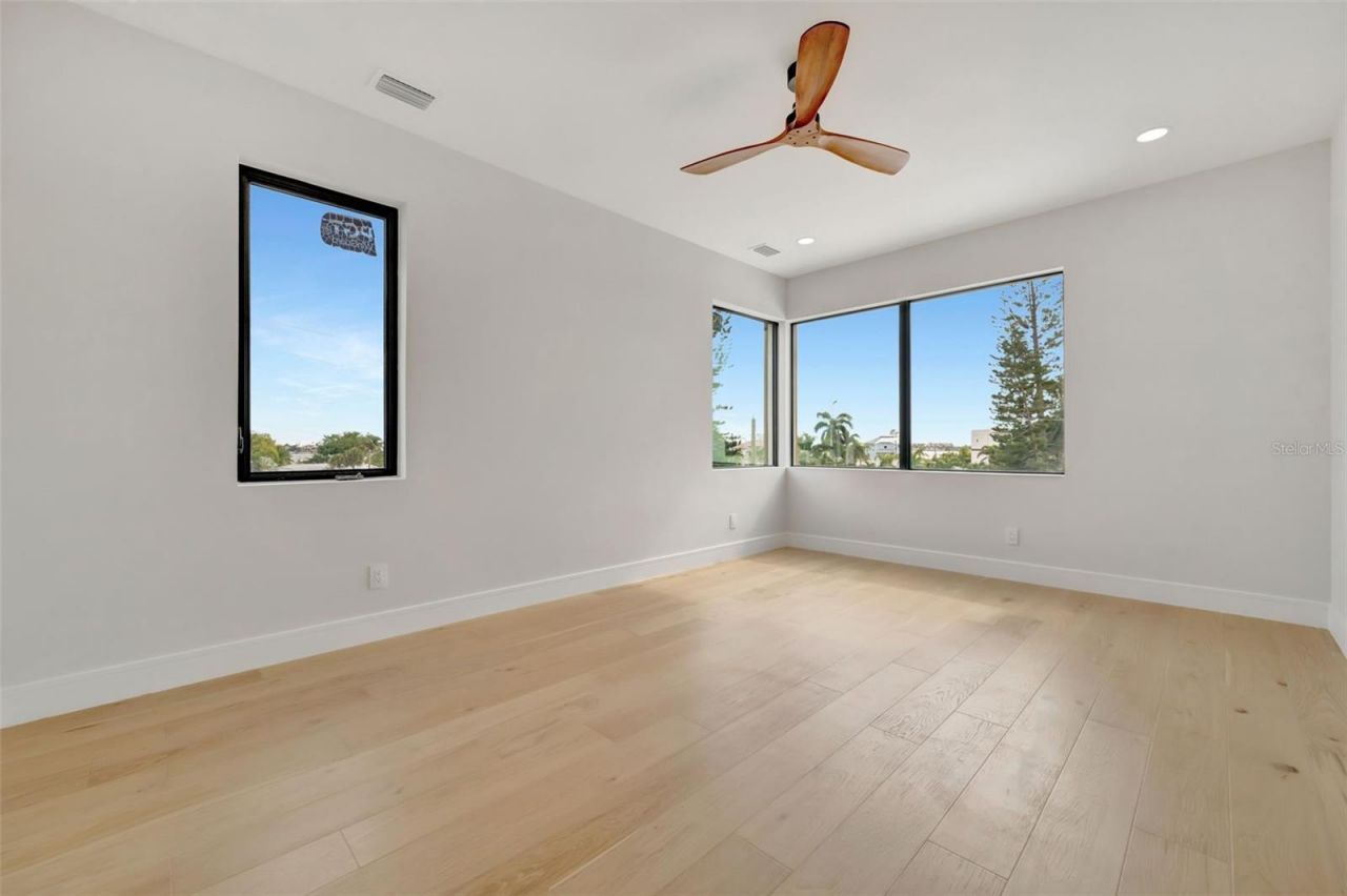 7176 S Shore Drive S, Saint Petersburg, FL 33707 Photo