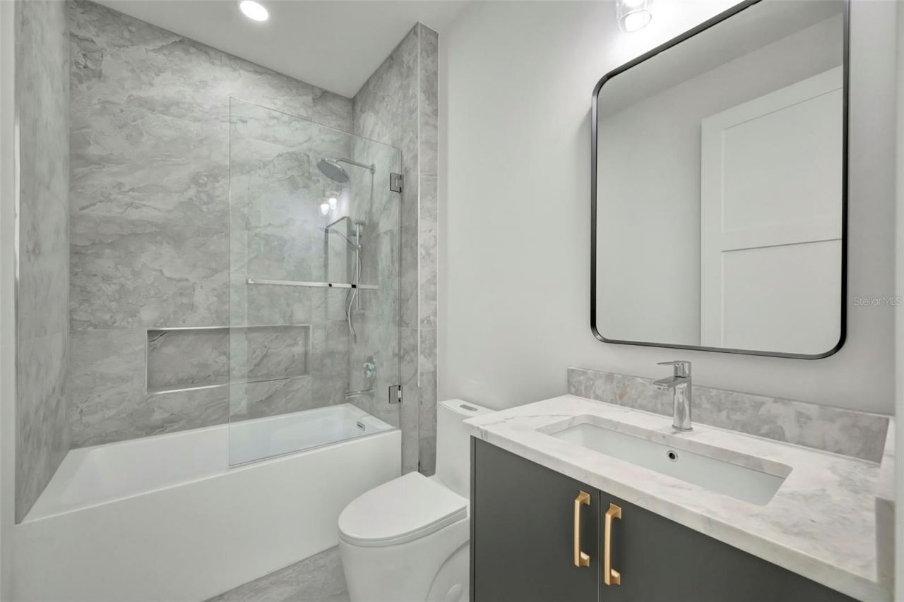 7176 S Shore Drive S, Saint Petersburg, FL 33707 Photo