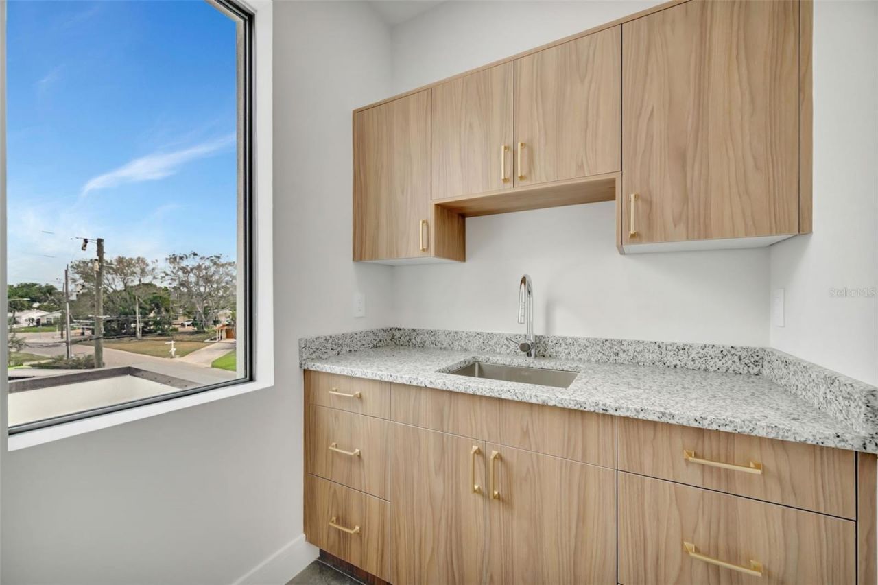 7176 S Shore Drive S, Saint Petersburg, FL 33707 Photo