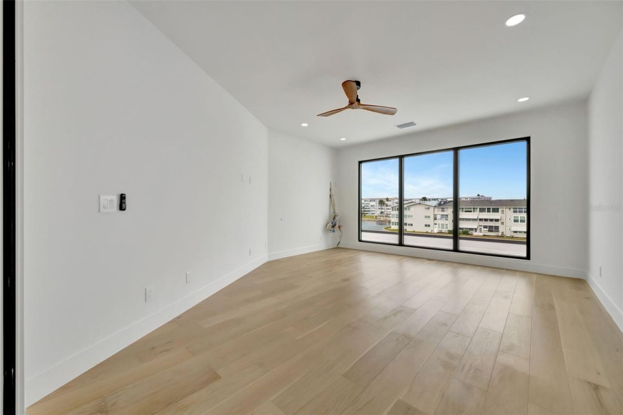 7176 S Shore Drive S, Saint Petersburg, FL 33707 Photo