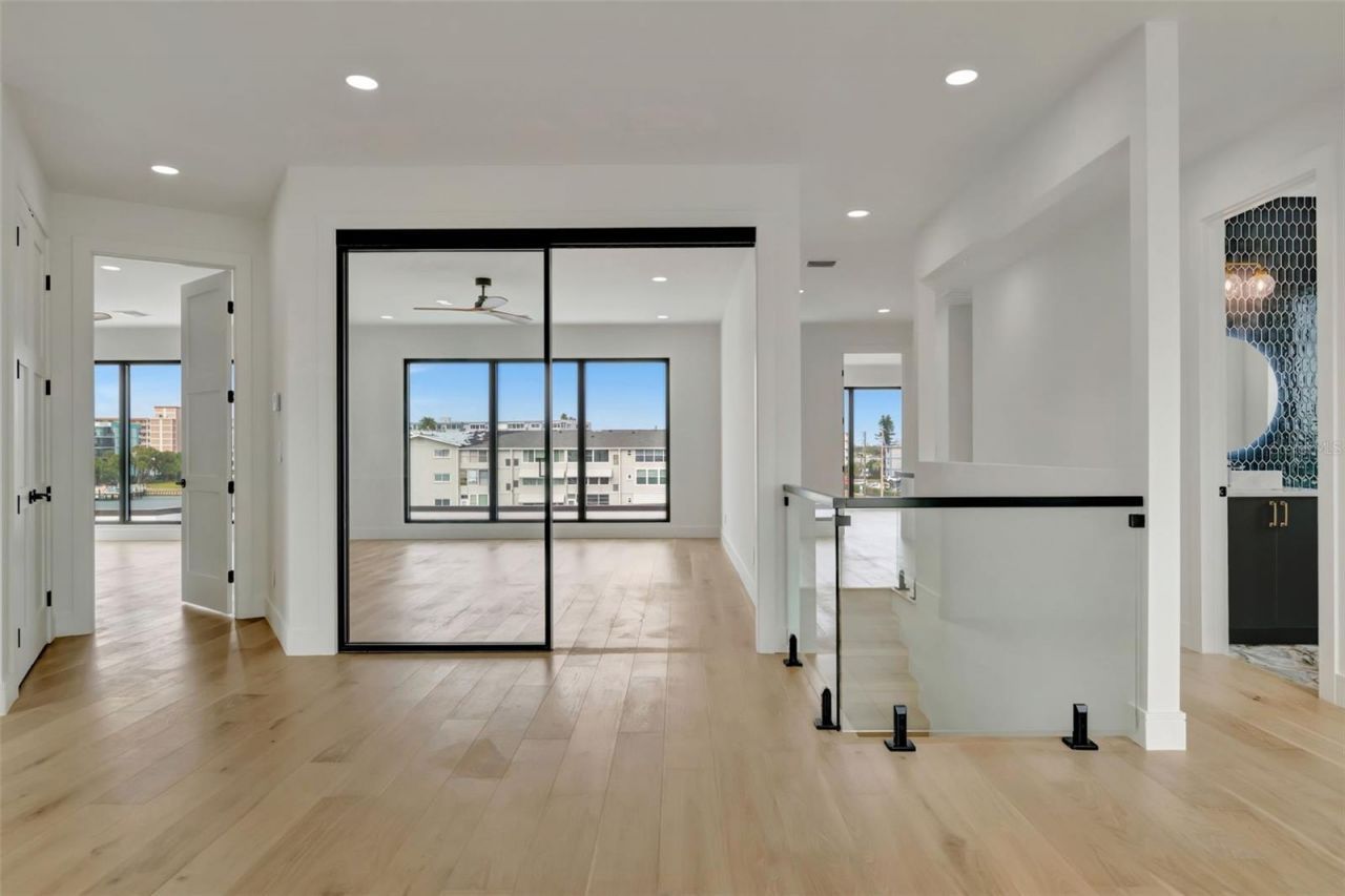 7176 S Shore Drive S, Saint Petersburg, FL 33707 Photo