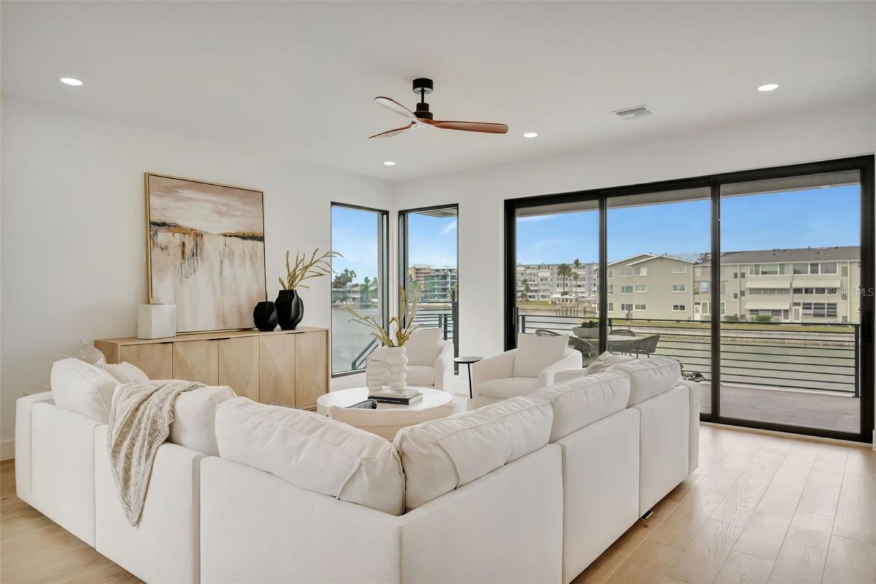 7176 S Shore Drive S, Saint Petersburg, FL 33707 Photo