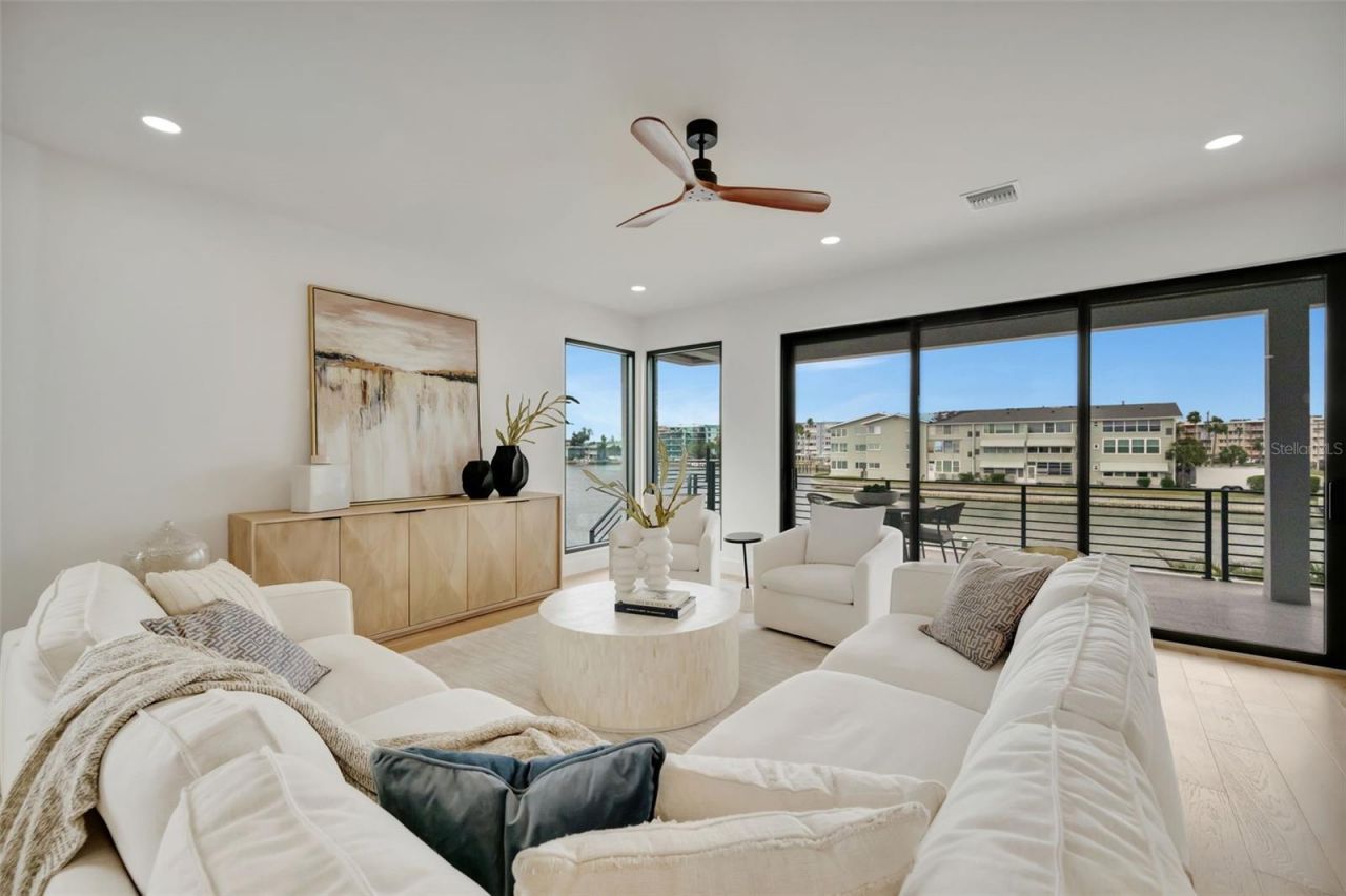 7176 S Shore Drive S, Saint Petersburg, FL 33707 Photo