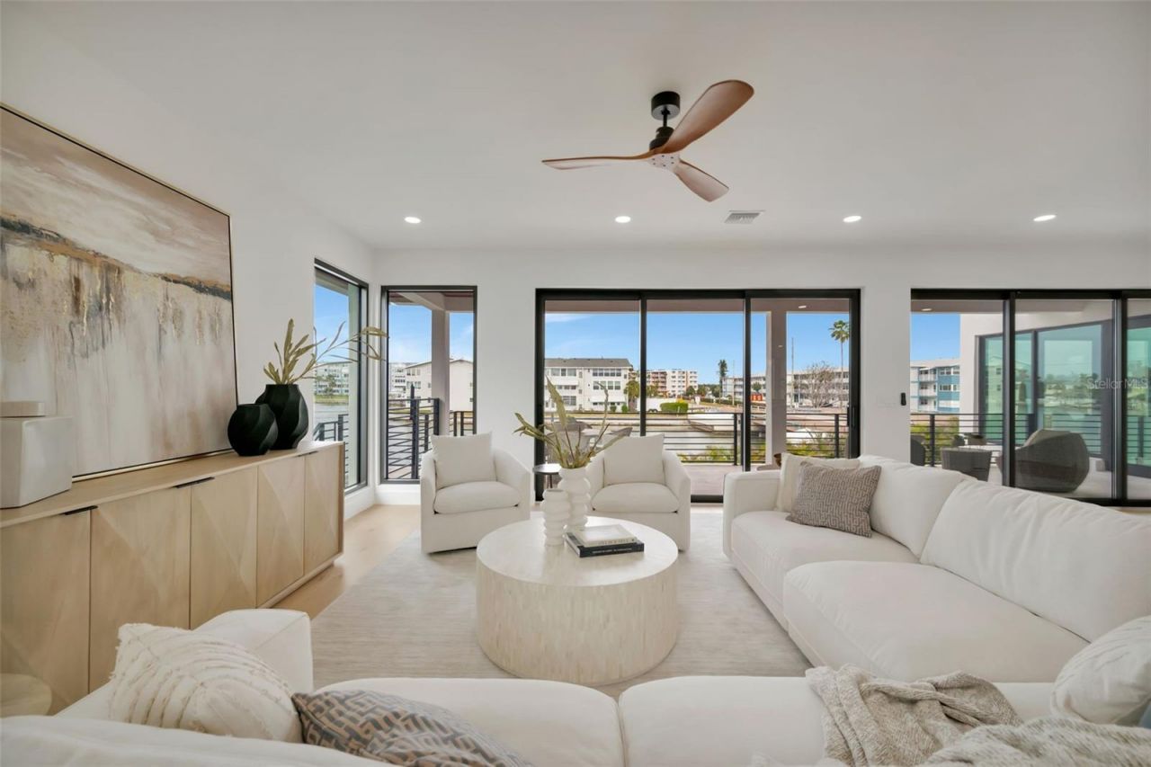 7176 S Shore Drive S, Saint Petersburg, FL 33707 Photo