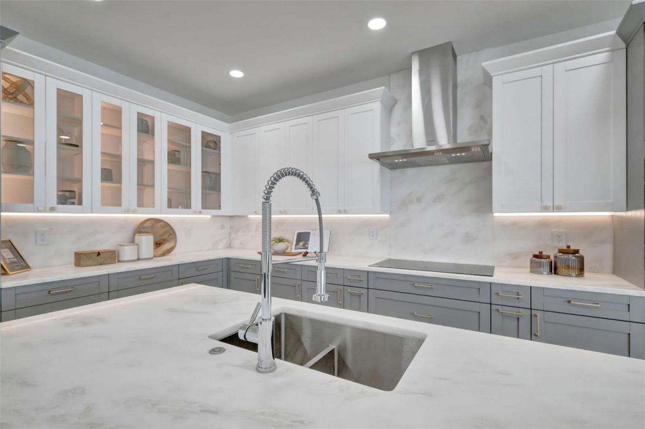 7176 S Shore Drive S, Saint Petersburg, FL 33707 Photo