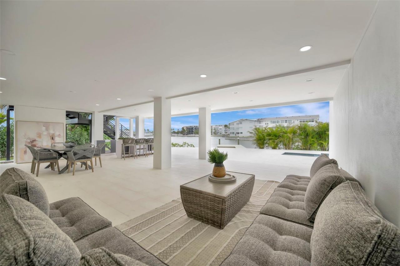 7176 S Shore Drive S, Saint Petersburg, FL 33707 Photo