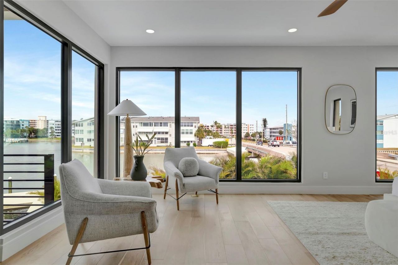 7176 S Shore Drive S, Saint Petersburg, FL 33707 Photo