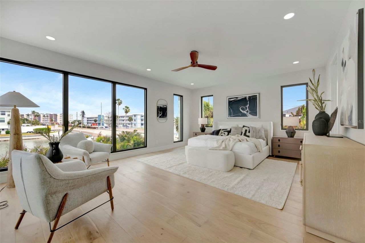 7176 S Shore Drive S, Saint Petersburg, FL 33707 Photo