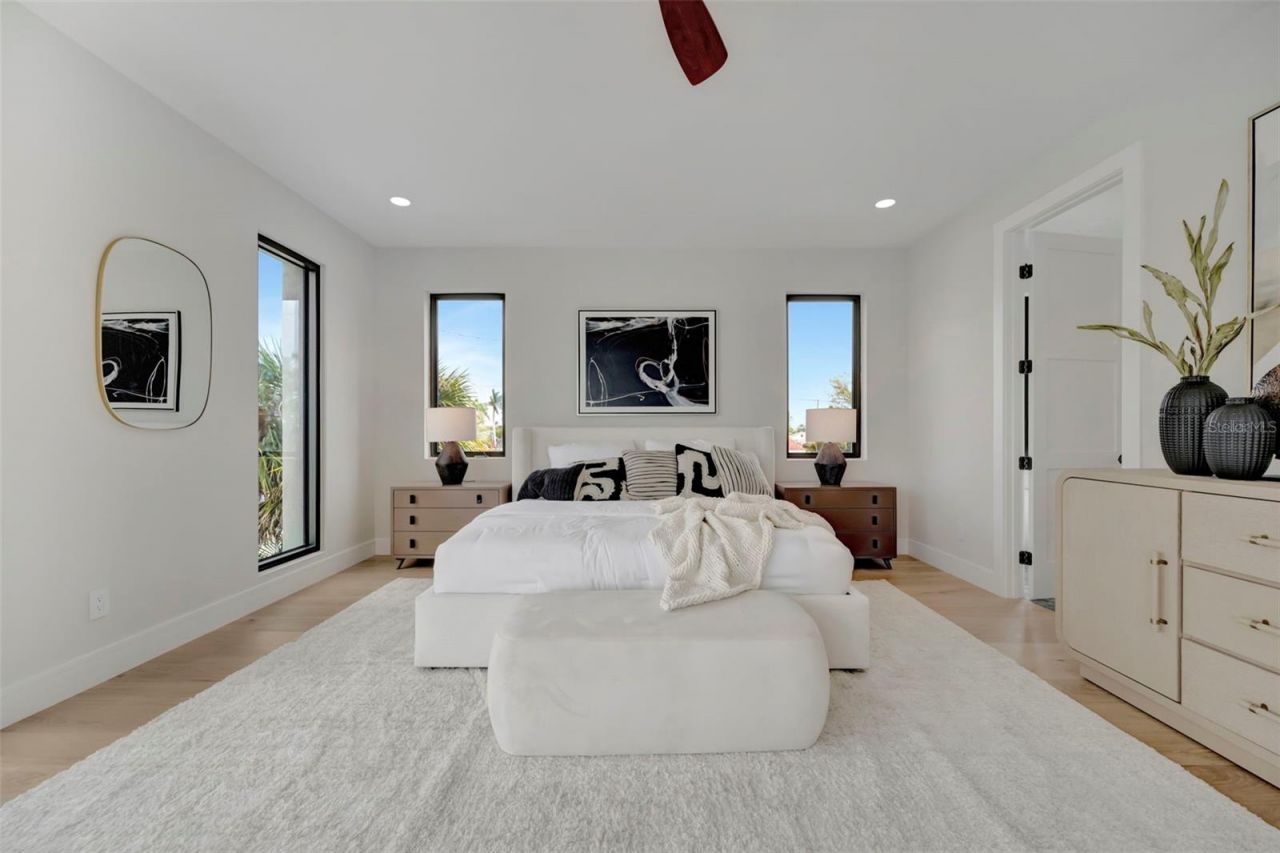 7176 S Shore Drive S, Saint Petersburg, FL 33707 Photo