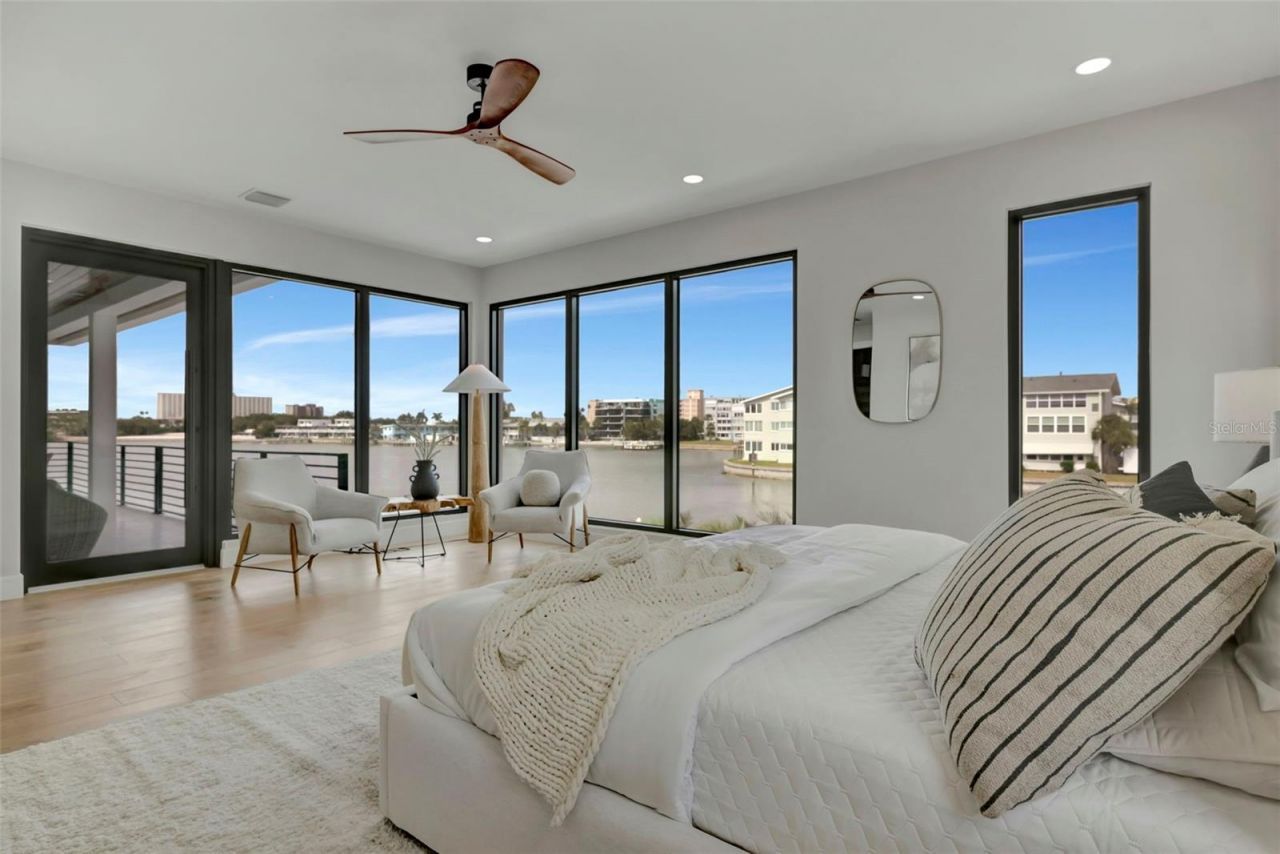 7176 S Shore Drive S, Saint Petersburg, FL 33707 Photo