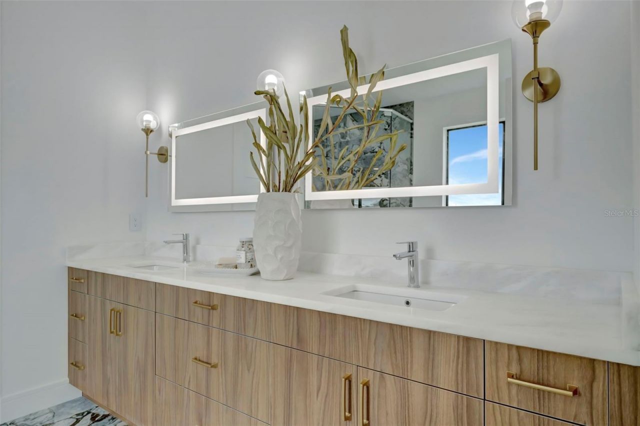 7176 S Shore Drive S, Saint Petersburg, FL 33707 Photo