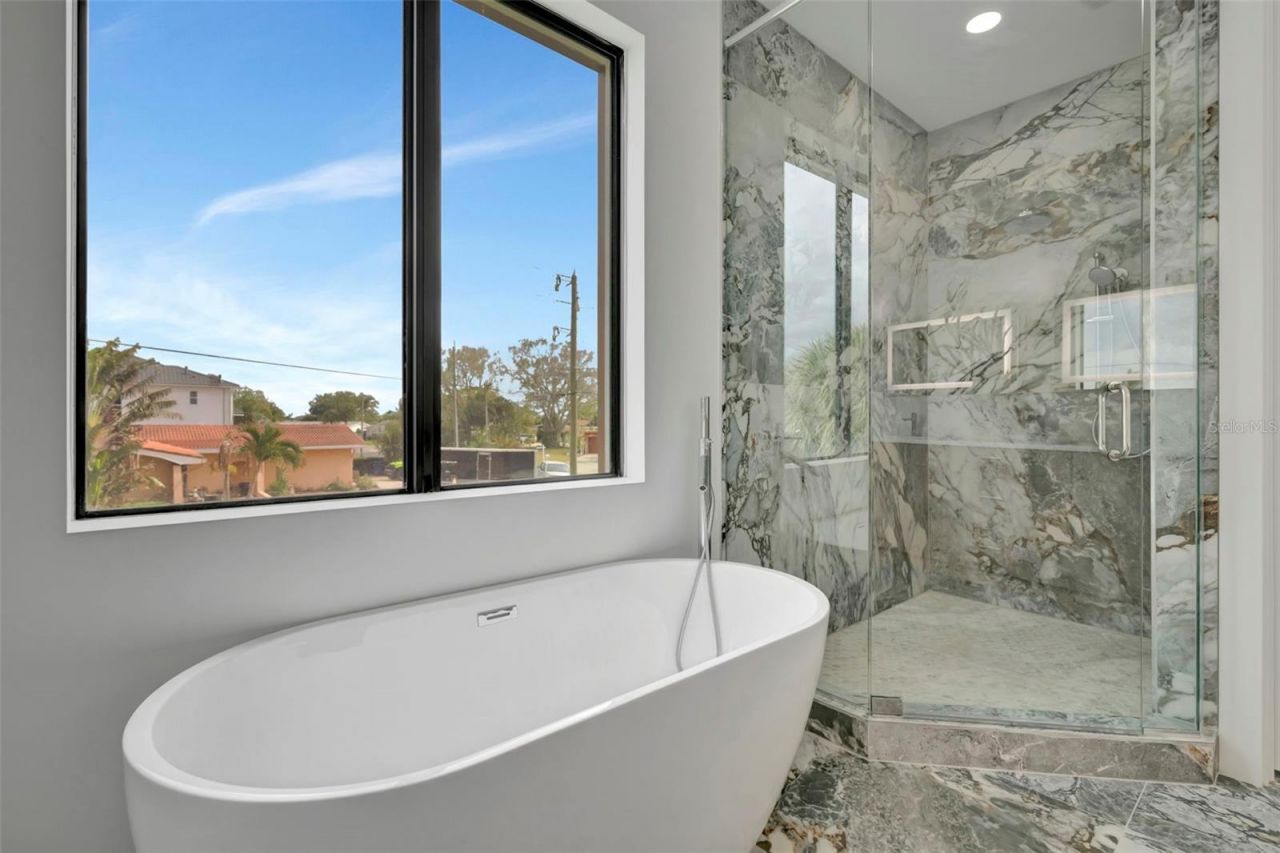 7176 S Shore Drive S, Saint Petersburg, FL 33707 Photo