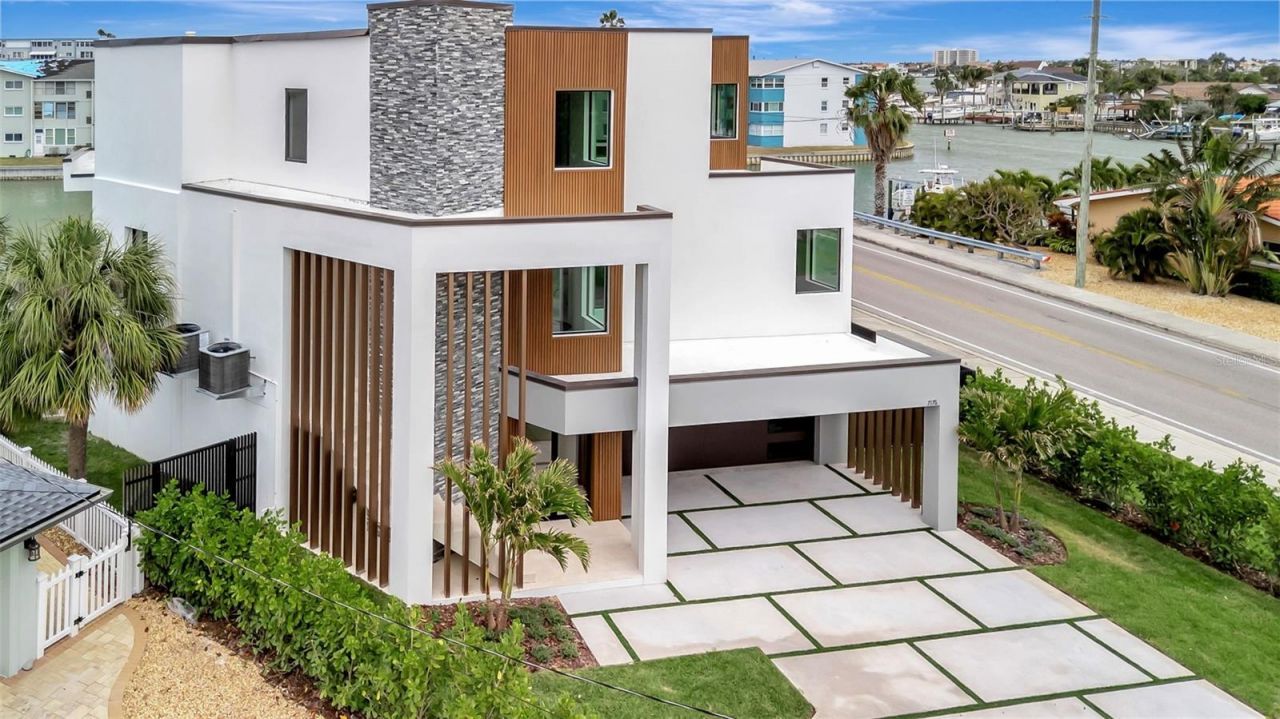 7176 S Shore Drive S, Saint Petersburg, FL 33707 Photo