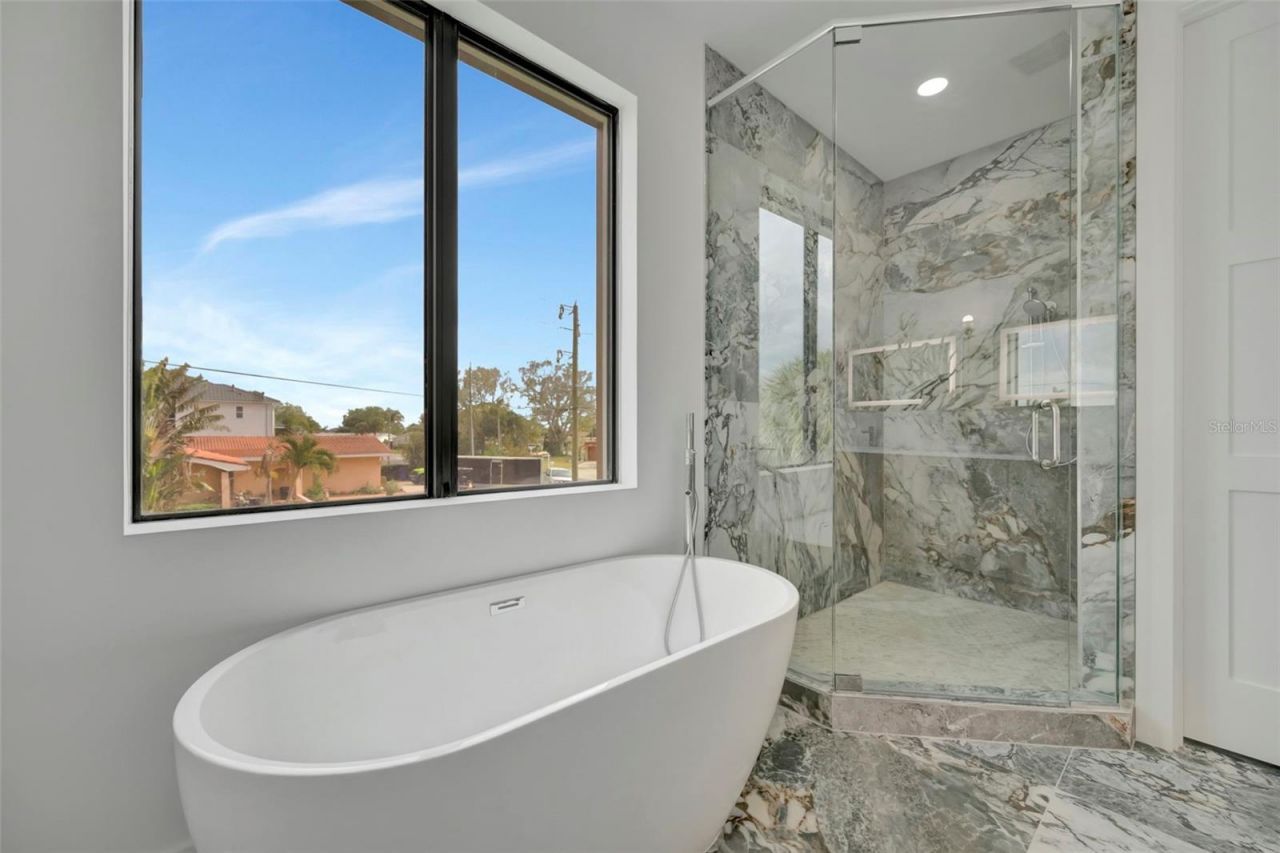 7176 S Shore Drive S, Saint Petersburg, FL 33707 Photo