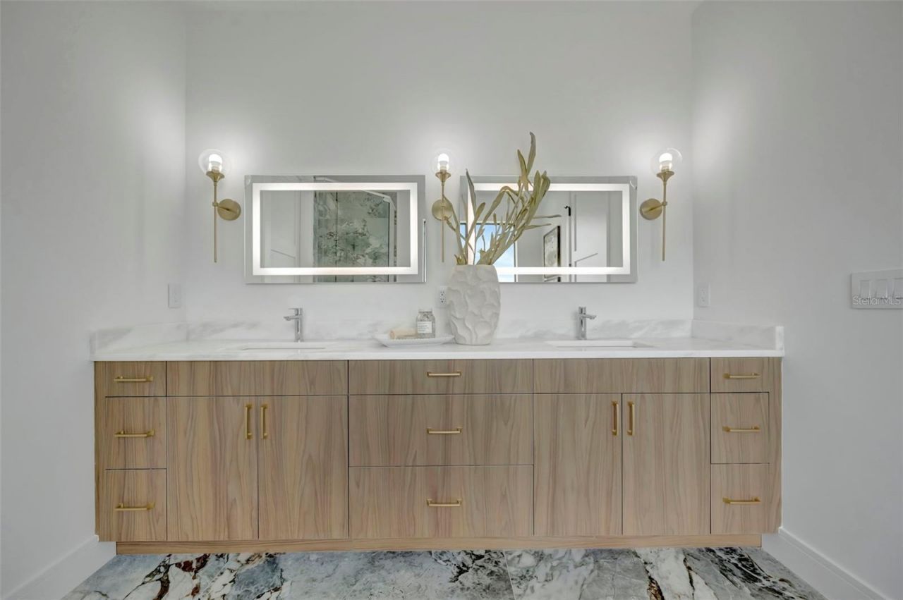 7176 S Shore Drive S, Saint Petersburg, FL 33707 Photo