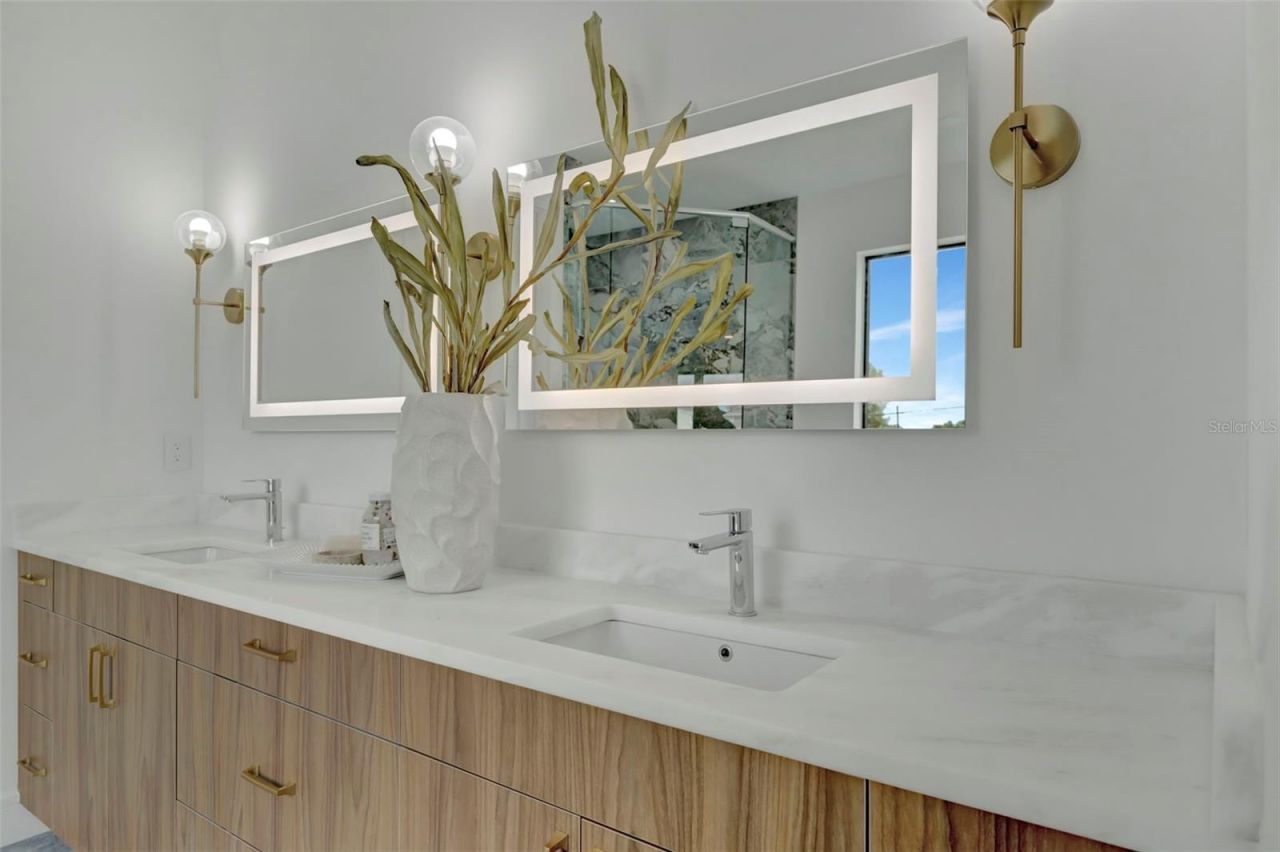 7176 S Shore Drive S, Saint Petersburg, FL 33707 Photo