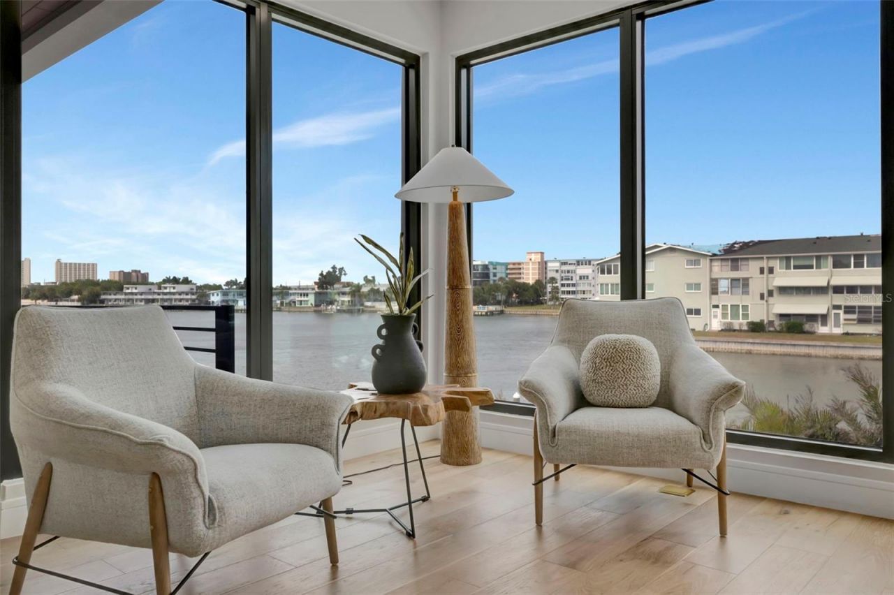 7176 S Shore Drive S, Saint Petersburg, FL 33707 Photo