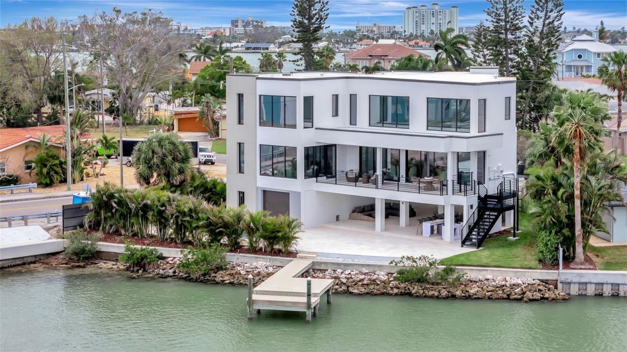 7176 S Shore Drive S, Saint Petersburg, FL 33707 Photo