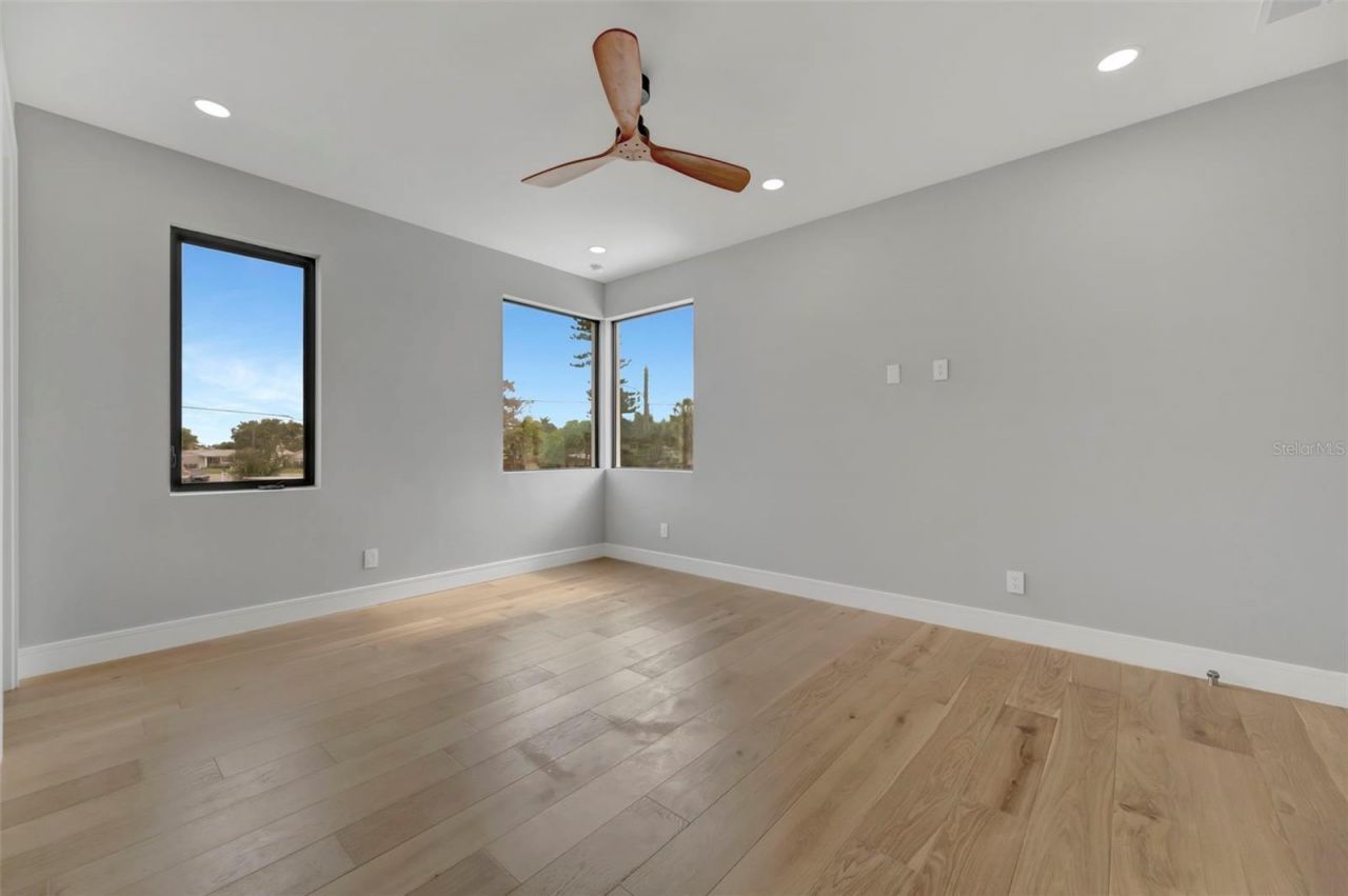 7176 S Shore Drive S, Saint Petersburg, FL 33707 Photo