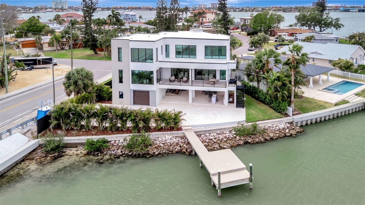 7176 S Shore Drive S, Saint Petersburg, FL 33707 Photo