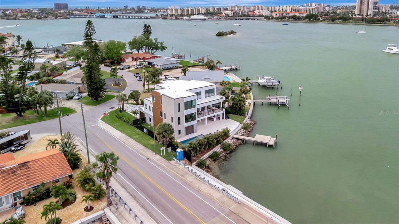 7176 S Shore Drive S, Saint Petersburg, FL 33707 Photo