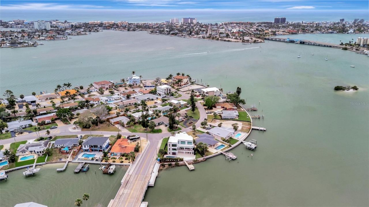 7176 S Shore Drive S, Saint Petersburg, FL 33707 Photo