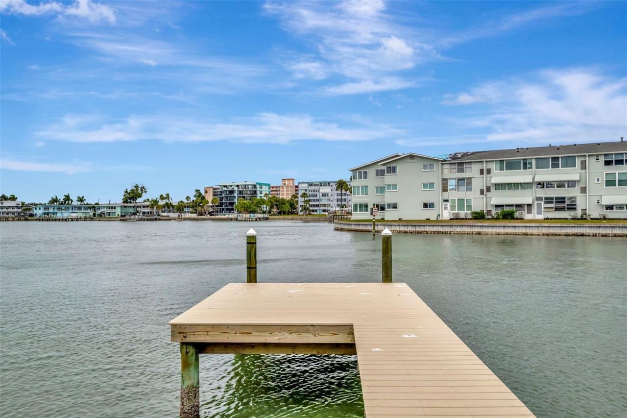 7176 S Shore Drive S, Saint Petersburg, FL 33707 Photo