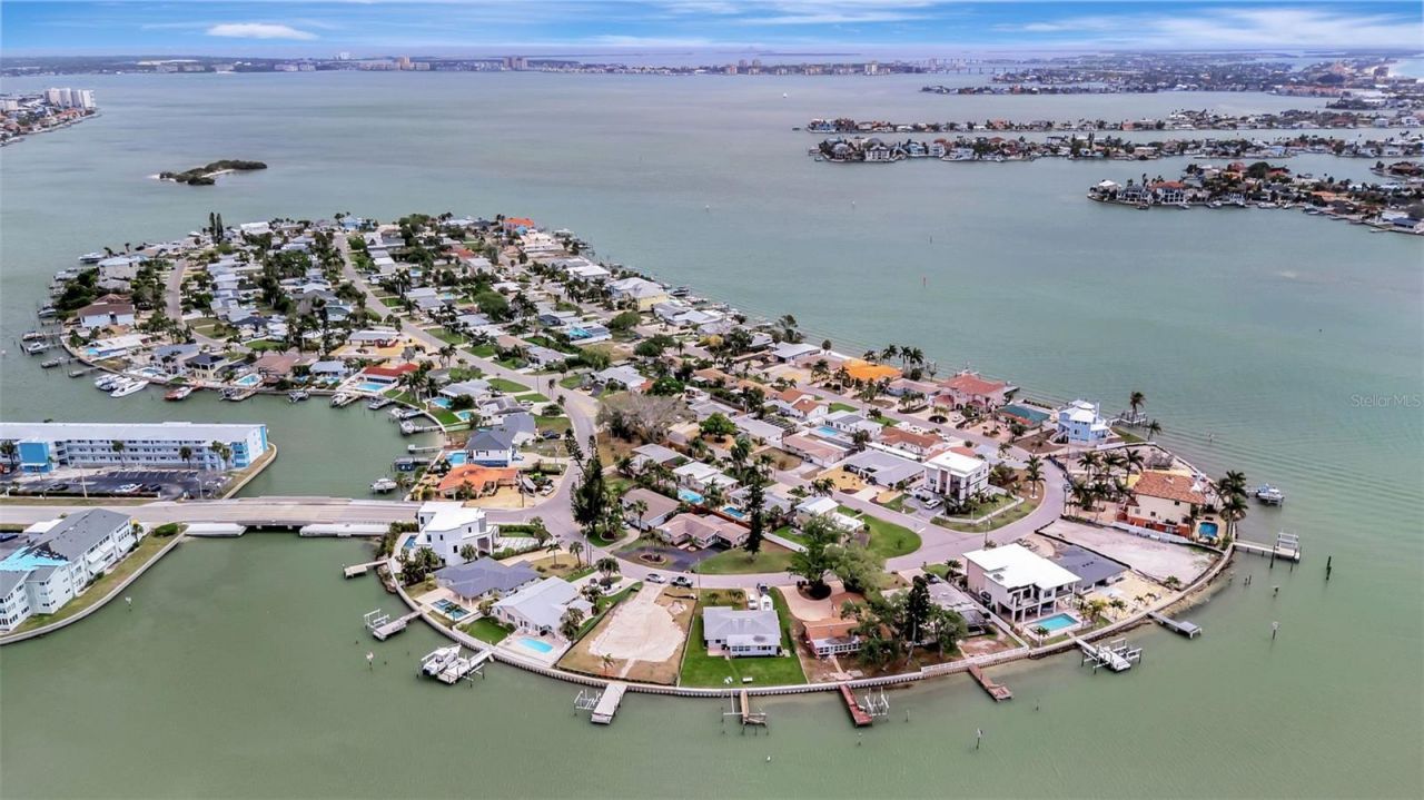 7176 S Shore Drive S, Saint Petersburg, FL 33707 Photo