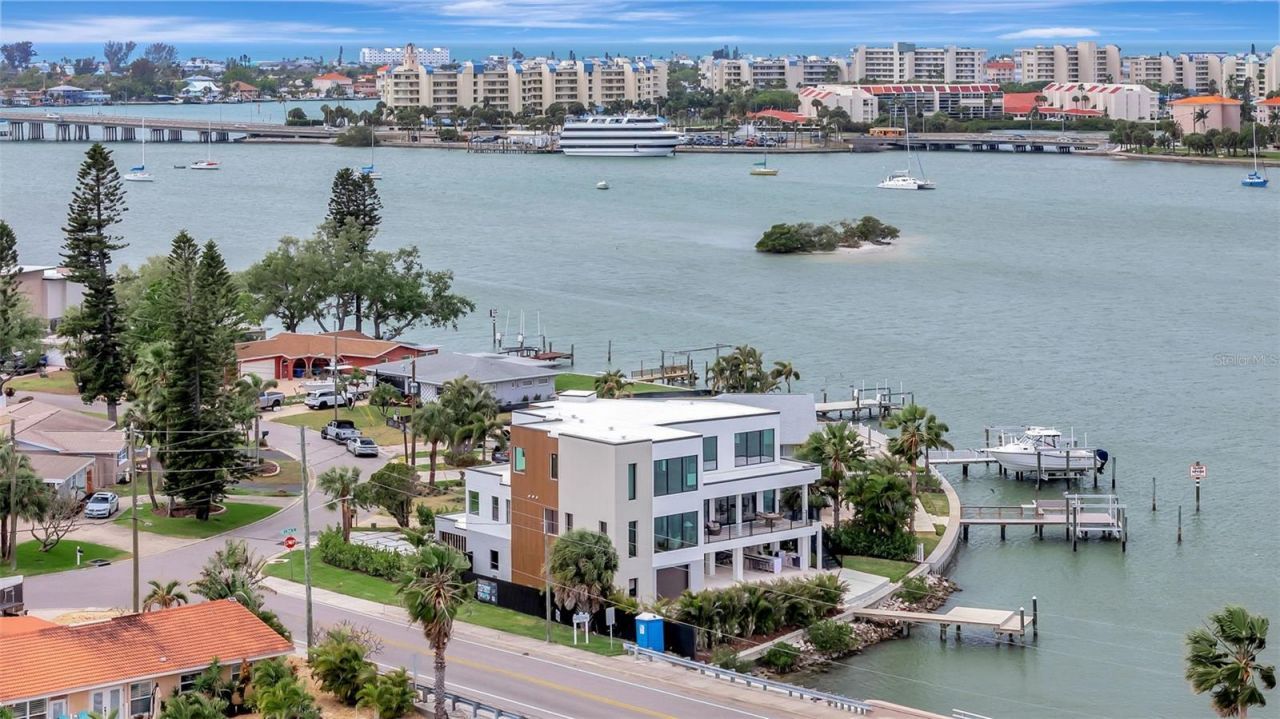 7176 S Shore Drive S, Saint Petersburg, FL 33707 Photo