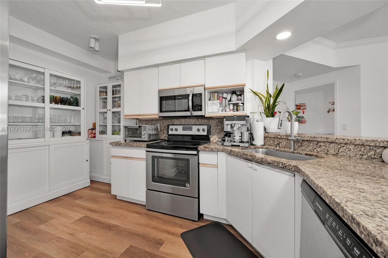 3165 NE 184th St , Unit 6204, Aventura, FL 33160 Photo