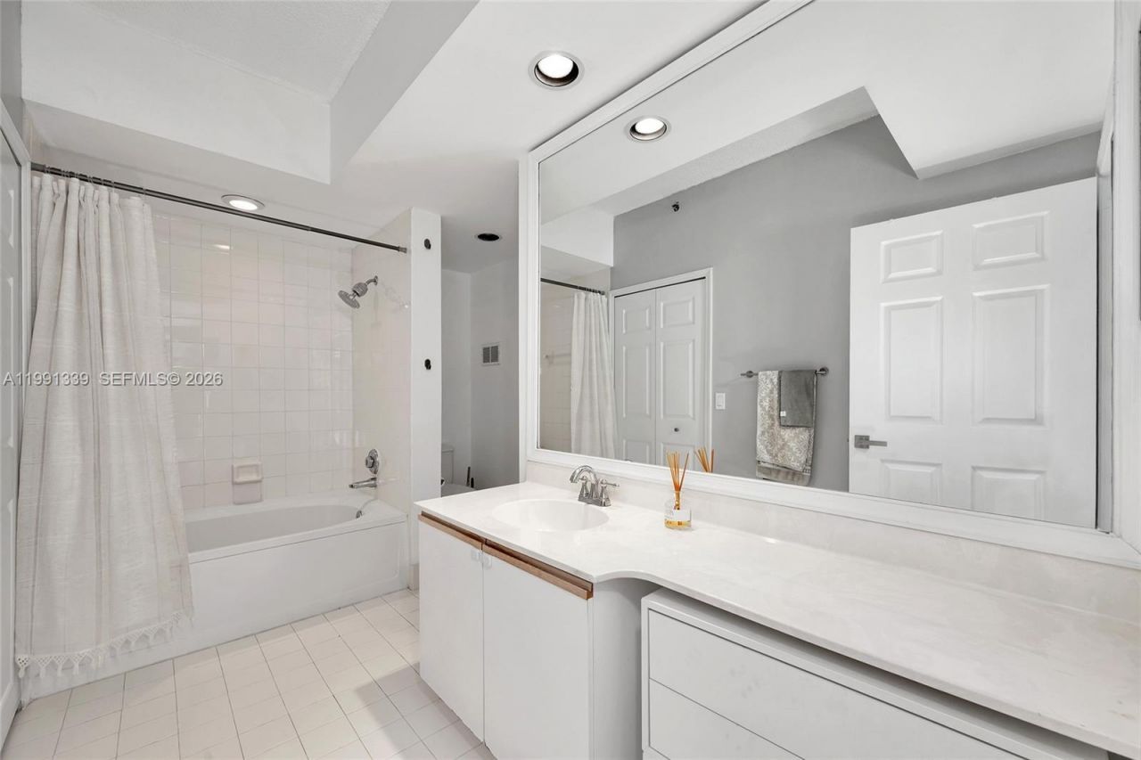 3165 NE 184th St, Unit 6204, Aventura, FL 33160 Photo