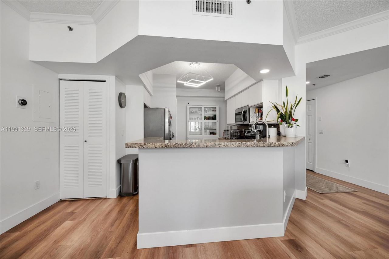 3165 NE 184th St, Unit 6204, Aventura, FL 33160 Photo