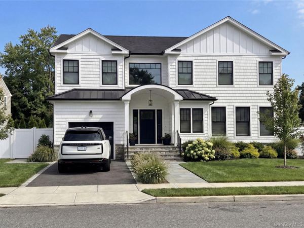 134 Colony Lane , Syosset, NY 11791