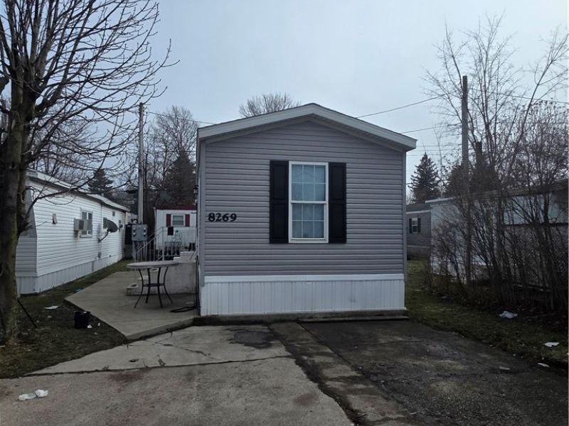 8269 Russell Lane, Cleveland, OH 44109 Photo 3