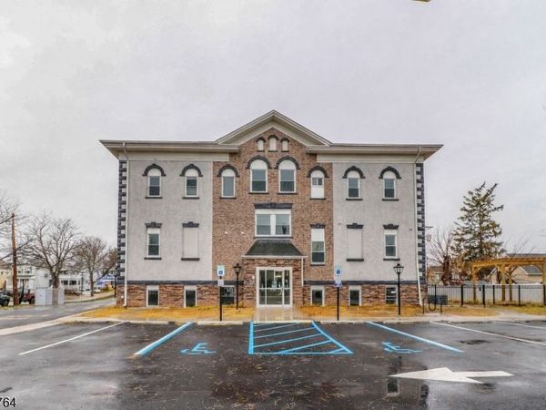 33 2nd St, Raritan, NJ 08869