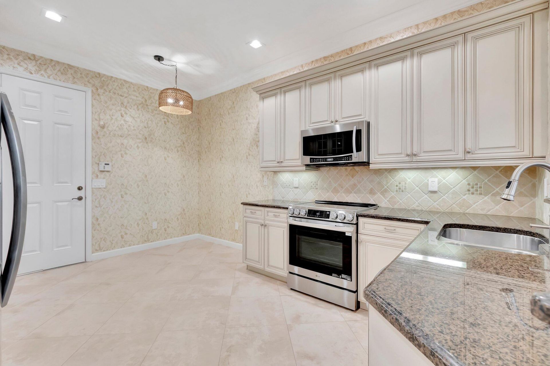 100 W Prive Circle, Delray Beach, FL 33445 Photo